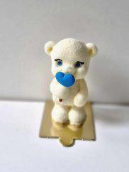 Čokoládová figurka - bílý medvídek s modrým srdíčkem