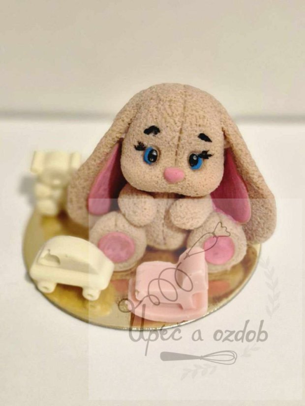 Čokoládová figurka - králíček růžový a dětské hračky Čokoládová figurka - králíček růžový a dětské hračky