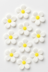 Fondánové kytičky bílo-žluté – 12 ks