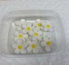 Fondánové kytičky bílo-žluté – 12 ks