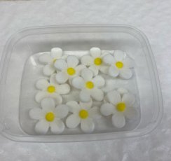 Fondánové kytičky bílo-žluté – 10 ks