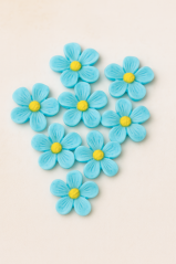 Fondánové kytičky modro-žluté – 12 ks